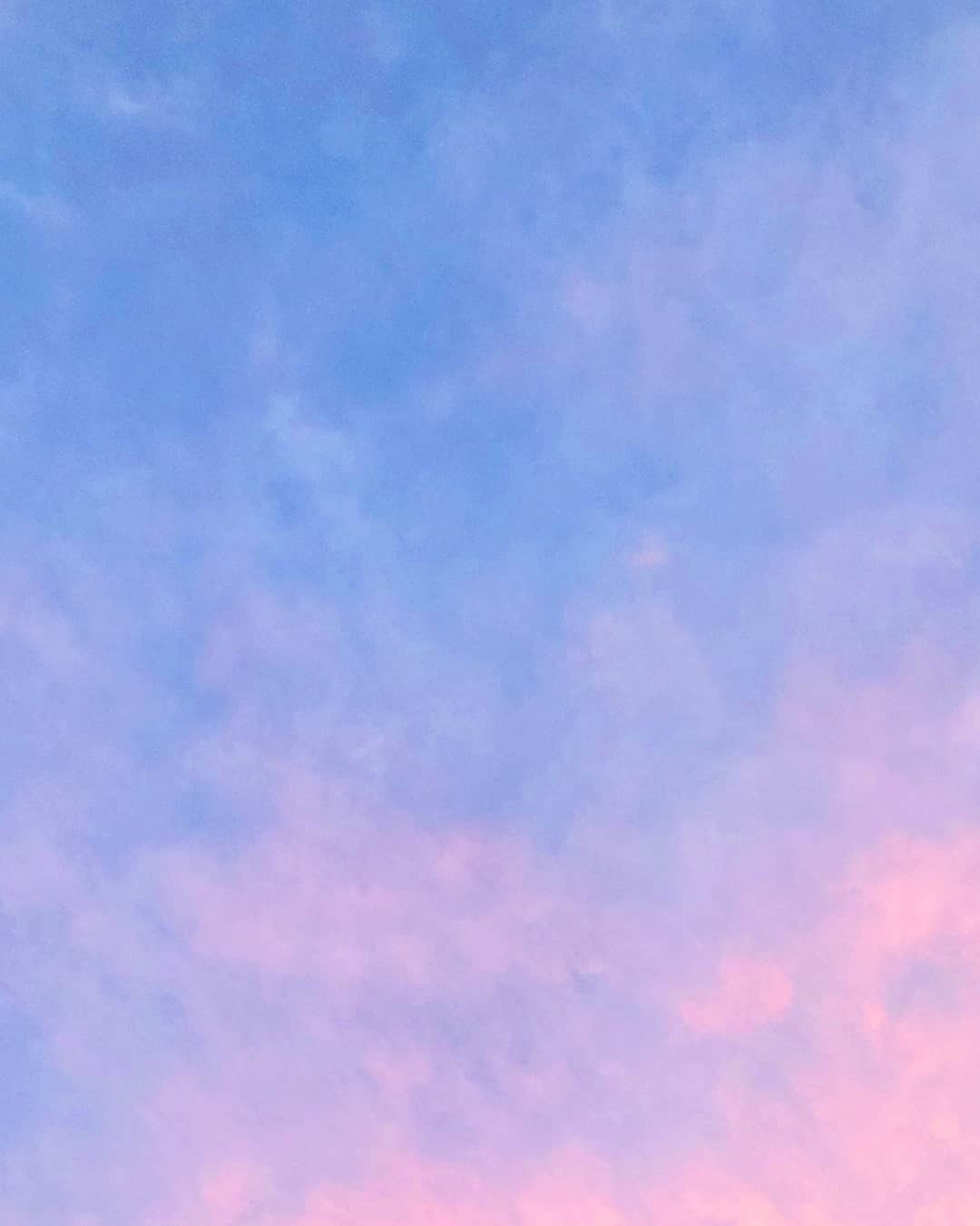 BECCAのインスタグラム：「Even during these gloomy winter months, remember to take some time to find your light. ✨」