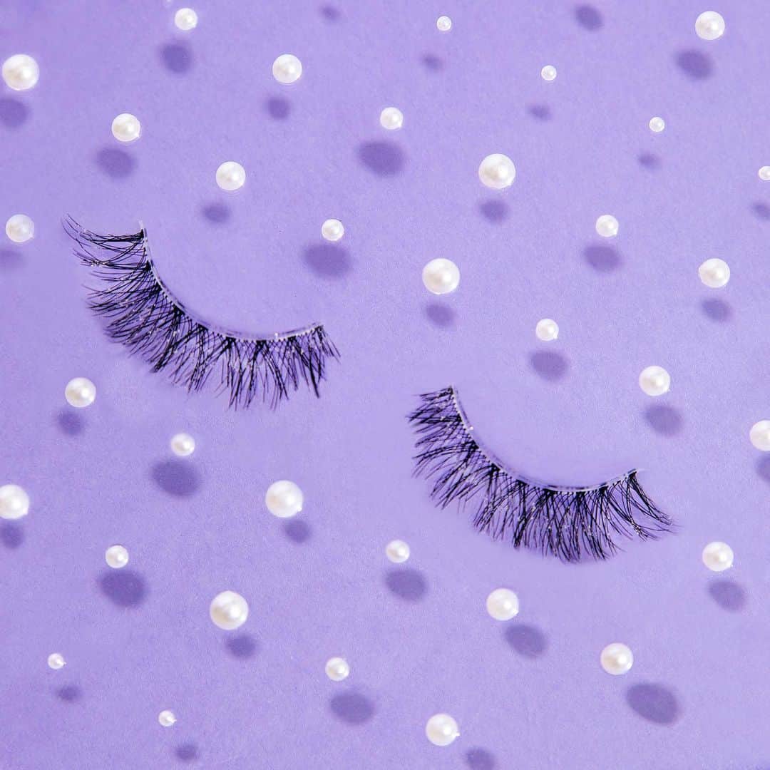BH Cosmeticsのインスタグラム：「Rock your look but make it *extra* with Tiara Lashes and Gem On jewels on top 👀 ✨ #bhcosmetics」