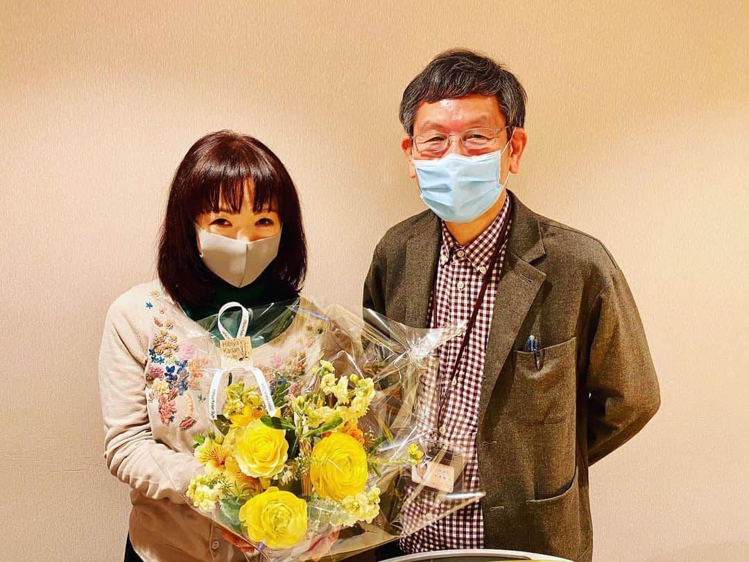 のインスタグラム：「ラジオ深夜便『ミッドナイトトーク』﻿  23:05より﻿ 聞き手は後藤繁榮さん⭐️﻿ ﻿ 2年間レギュラー務めさせていただぎしたが今夜で私は最後となります。﻿ ﻿ 是非お聴きください❣️﻿ 生放送です!!!!!.﻿ ﻿ https://www4.nhk.or.jp/shinyabin/﻿ ﻿ ﻿ 後で聴かれる方へ﻿ 聞き逃しサービスはこちら↓﻿ https://www.nhk.or.jp/radio/ondemand/corners.html?p=0324﻿ ﻿ ﻿ #ラジオ深夜便 ﻿ #NHK ﻿ #後藤繁榮﻿ #平松愛理」