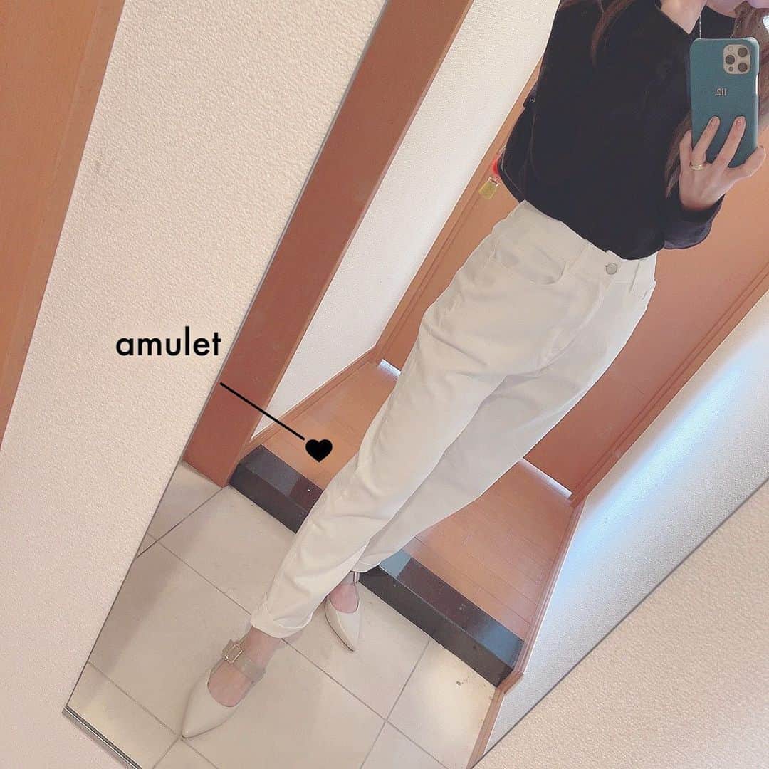 菊池かなこのインスタグラム：「. ゆるっとしてるけど綺麗めな amulet ( @amulet__official ) のテーパードパンツ 春にぴったりな生地🌸 高めのヒールに合わせて履きたいな☺️ . . . #amulet#プチプラファッション #テーパードパンツ」