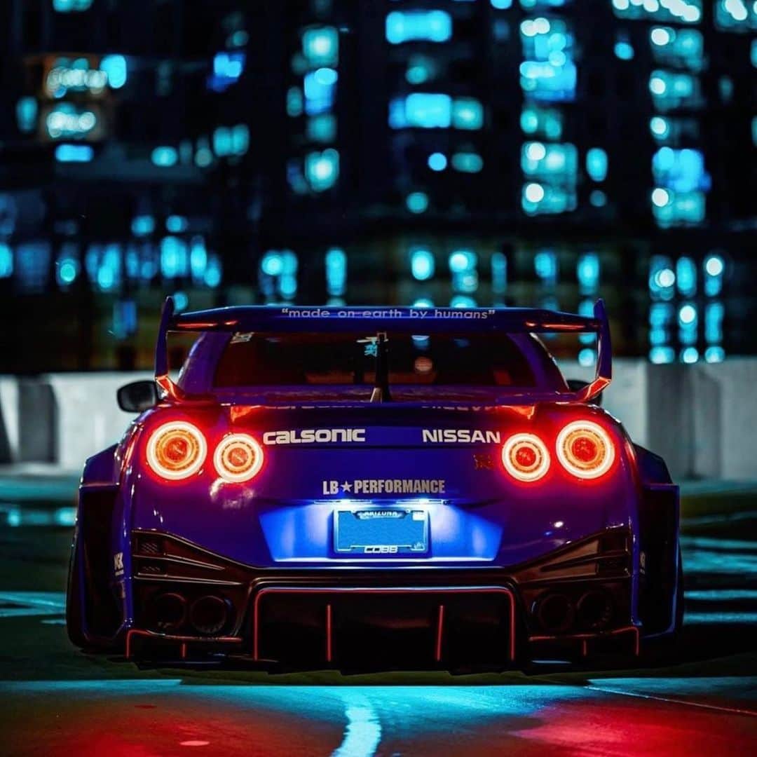のインスタグラム：「LIBERTY WALK 　　LBWK LB-silhouette works gtr r35  @nissan  @nissanjapan  @fiexhaust  @bride @liqui_moly_worldwide  @liquimolyjapan  @bride_japan  @sphere_light  #nissan #libertywalk #lbworks #fiexhaust  #fivextires  #ltmw #lbwk #gtr #日産自動車 #stancenation #日産自動車  #bull  #spherlight  #nicepic」