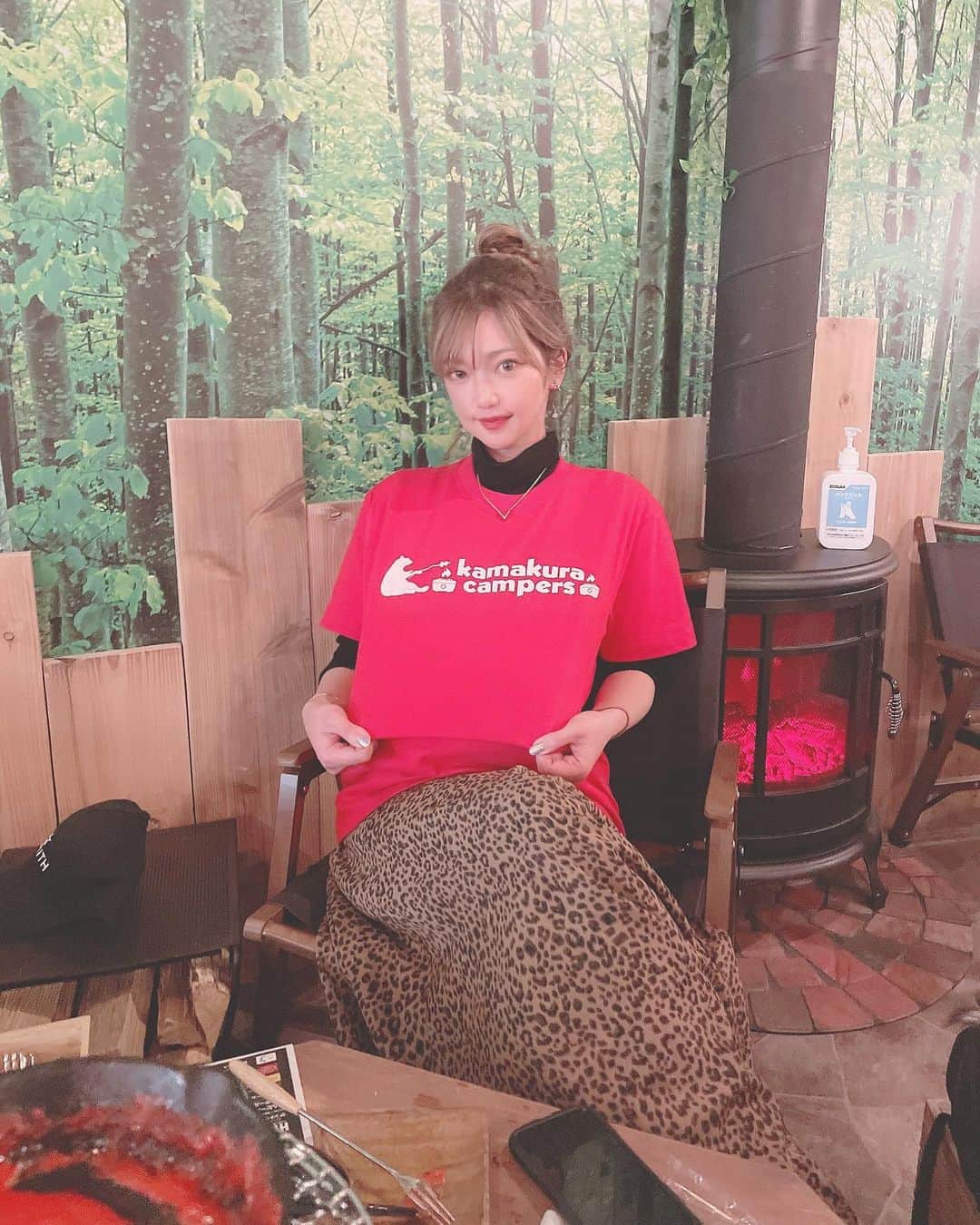 のインスタグラム：「@kamakura.campers  いってきたよぉ💕 オリジナルTシャツももらっちゃった😜👍✨  キャンプ飯美味しかったぁー！ 鎌倉キャンパーズって名前だけど 横浜の関内にあるよー！  雰囲気もめっちゃおしゃれだし キャンプ行きたいけど、寒いから 行った気分になれていいね👍  明日はゴルフ⛳️ 久々行ってくるよ！  #鎌倉キャンパーズ #camakuracampers #キャンプ飯 #鎌倉campers」