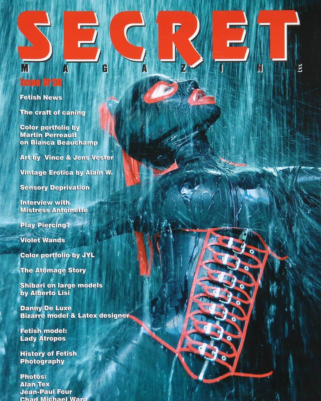 ビアンカ・ボーチャンプのインスタグラム：「Secret magazine cover I appeared on in the mid 2000s. I love this shot in full #heavyrubber done in a pool #waterfall of Hedonism #resort in #Jamaica. This #corset is to die for! #magazine #cover」