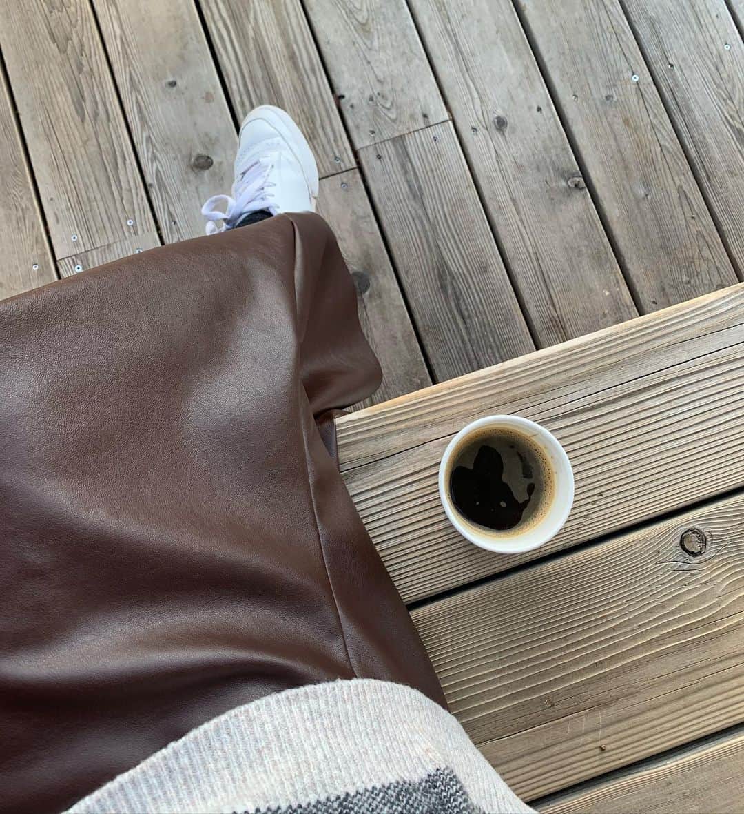 大関れいかのインスタグラム：「. 載せる写真ないからなんかオシャに 撮れたと思ってるコーヒーを 載せておきます☕️ おすすめの映画知りたい！！」