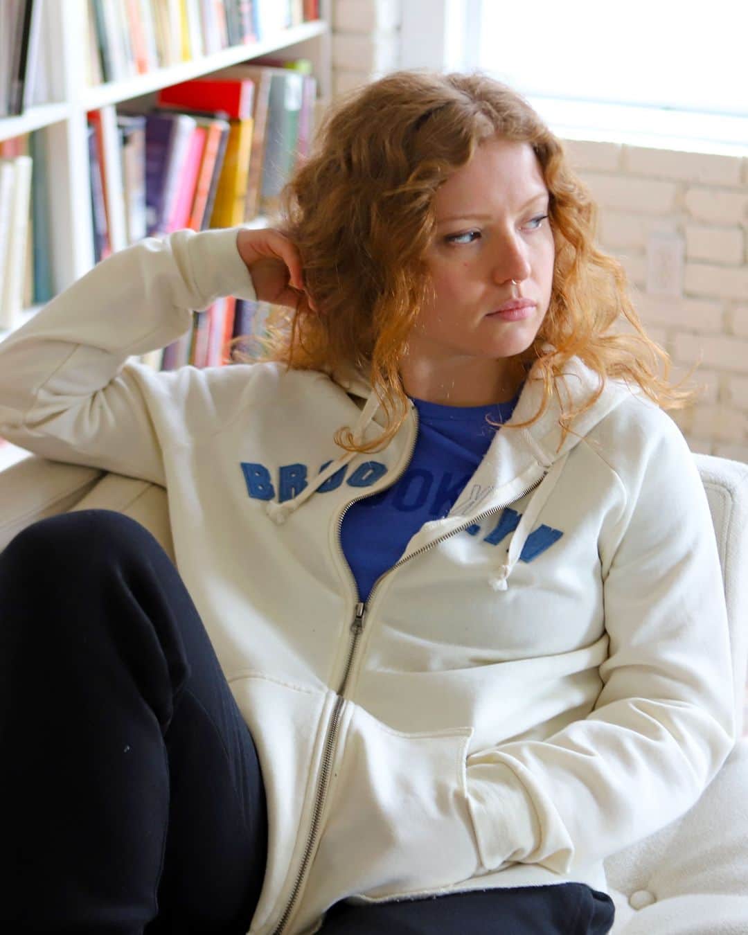 ブルックリンインダストリーズのインスタグラム：「Weekends are for relaxing. Zoey in the Ditmas Zip Up. #liveworkcreate #brooklynindustries」