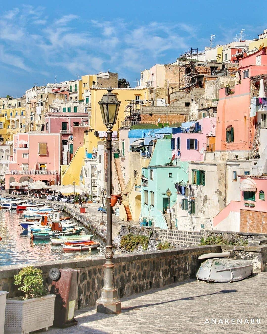 BEAUTIFUL DESTINATIONSさんのインスタグラム写真 - (BEAUTIFUL DESTINATIONSInstagram)「The kaleidoscopic colors of Procida. ✨ Have you heard of this romantic and colorful locale in Italy?  Tucked in the Bay of Naples, this tranquil hideaway makes for a more relaxing day trip than its more popular neighbors. Peppered with picturesque houses, stunning views of the sea, and delicious food, it’s ideal for a quick getaway with loved ones.   Have you been to Procida before? What other hidden gems in Italy have you discovered? 🇮🇹  📸 @anakena88 📍 Procida, Italy」2月6日 23時27分 - beautifuldestinations