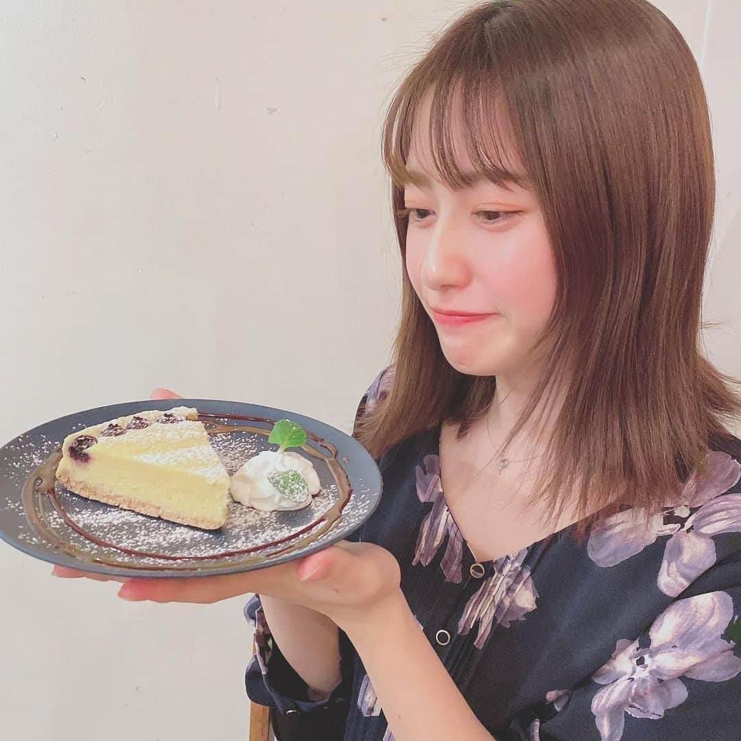 小泉留菜さんのインスタグラム写真 - (小泉留菜Instagram)「#10m19d ♡ . . いつだか前に食べたチーズケーキ🧀 今まで食べたチーズケーキの中で ダントツに美味しくて、また食べたい。。。🤤笑　 . . #カフェ #カフェ巡り #東京カフェ巡り #チーズケーキ #cafe #cake  #10ヶ月baby #10ヶ月ベビー #生後10ヶ月 #赤ちゃんのいる生活 #赤ちゃんのいる暮らし #新米ママ #ママ #赤ちゃん #男の子ベビー #令和2年ベビー #男の子ママ　#ママスタグラム #ママデビュー　#ママリ #22歳ママ #べびすたぐらむ #成長記録 #成長日記 #baby #babyboy #mama」2月6日 23時36分 - runa_tyobin