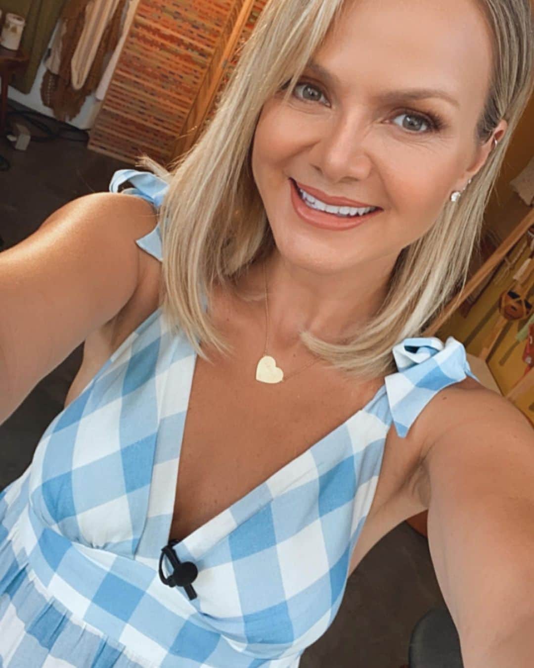 Eliana Michaelichin Bezerraのインスタグラム：「Sobre ontem na gravação de mais uma surpresa para uma mulher inspiradora que vai passar pela transformação no “Beleza Renovada”. Ela vai ficar linda!! Gostei tbm do look, fresquinho e confortável para passar o fim de semana. Gostam?❤️ #sabado #conforto #belezarenovada」