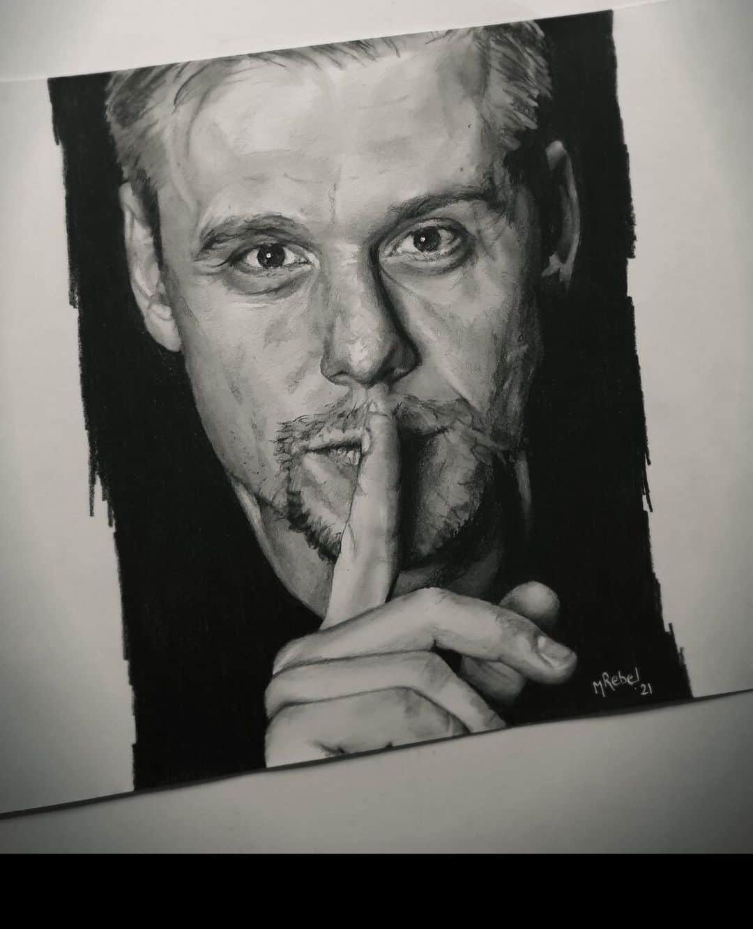 Armin Van Buurenのインスタグラム：「Now and then I receive fan-art that I just have to share. Thanks for this amazing drawing @rebelartgallery」