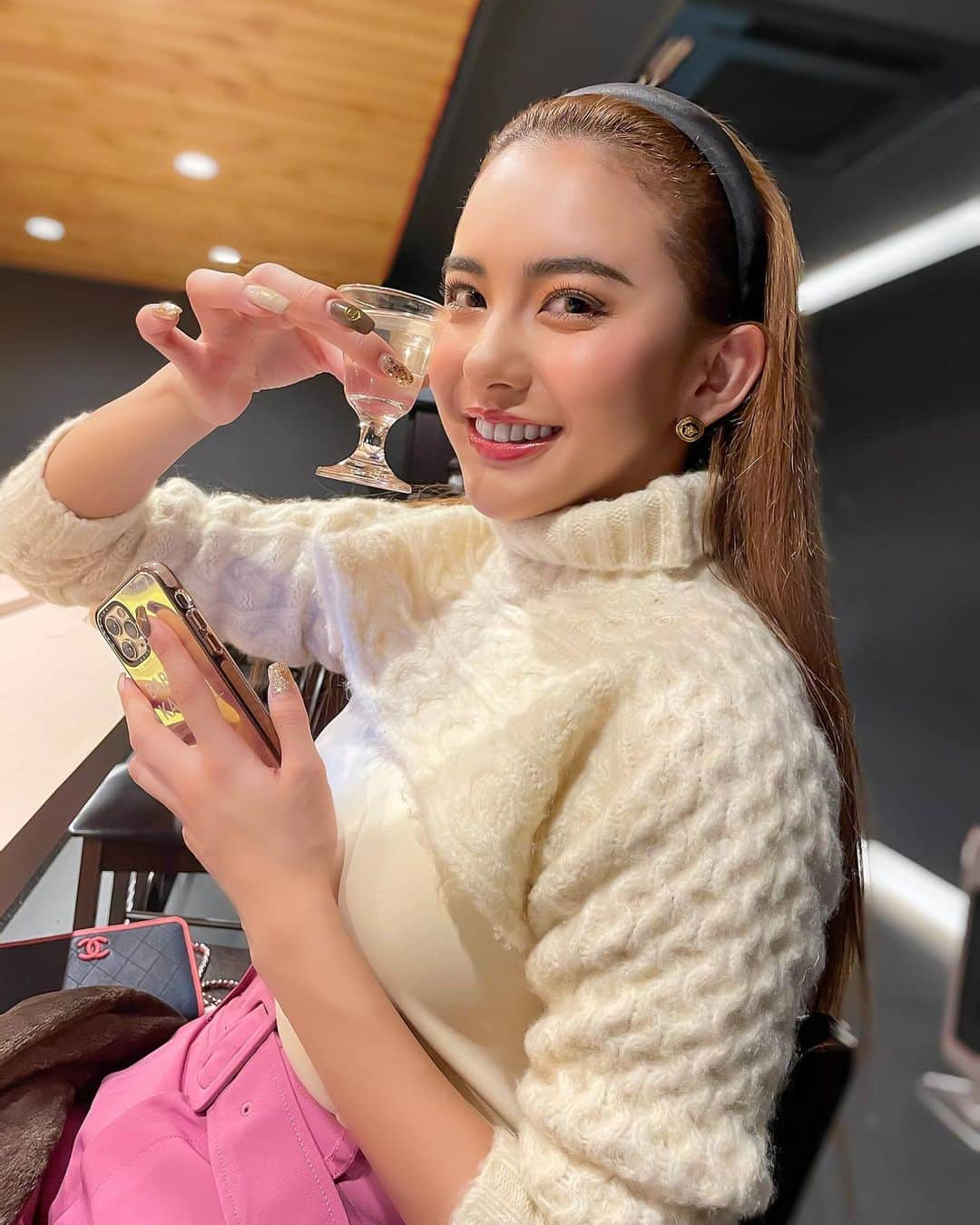 カレンさんのインスタグラム写真 - (カレンInstagram)「Sushi Time🍶🍣😋💗  Do you want to eat with me?😚💋  Japanese sake!☺️ Cheers!  #sushilovers #sushi #cjd_karen #japanesegirl #happyday」2月6日 23時37分 - cjd_karen