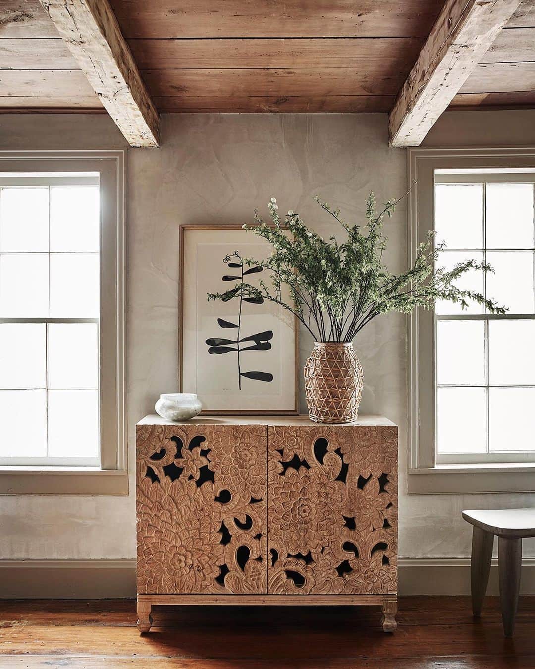 Anthropologieさんのインスタグラム写真 - (AnthropologieInstagram)「Introducing our latest #AnthroLiving collection: A Harmonious Home 🏡 To spark the spirit of togetherness in this historic 1780s mill house, we chose artful accents and perches aplenty – so that dwellers can relax, create, and converse. Follow @AnthroLiving to see more, and take the full house tour at the link in our bio!」2月6日 23時39分 - anthropologie
