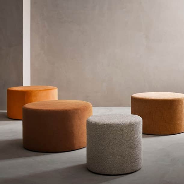 BoConceptのインスタグラム：「ANY STYLE AS LONG AS IT’S YOURS with the Eden footstool.   Use it to add a pop of colour or to unify your tone-in-tone look – available in any of 120+ fabrics and leathers.  Coffee table, pouf or extra seat. How will you use it?  #boconcept #liveekstraordinaer #newcapsulecollection21 #danishdesign #interiordesign」