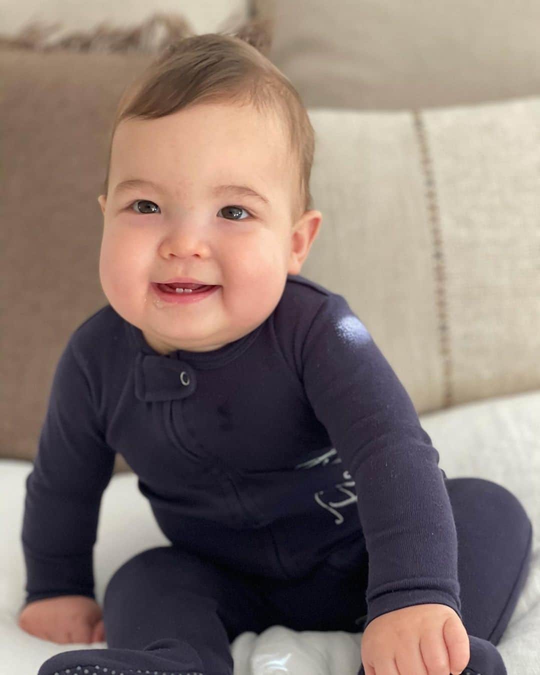 のインスタグラム：「Tu cara cuando despiertas de una siesta. ¡Feliz sábado! 🥰」