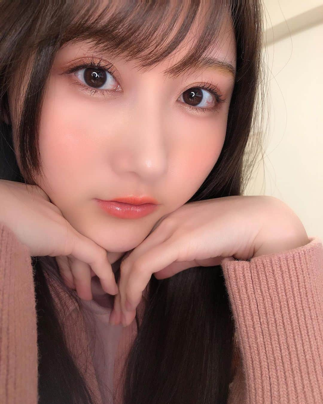 矢倉楓子さんのインスタグラム写真 - (矢倉楓子Instagram)「最近のお気に入り💄  グロスなのに色がしっかりつくし 唇荒れないから最高っ！3色買いました🥳  写真は06使ってます ꪔ̤̮  #お気に入りコスメ #リップ #ナチュラルメイク #オーガニックコスメ #コスメキッチン #toone #ペタルエッセンスカラーバター」2月7日 0時05分 - fufu_ice