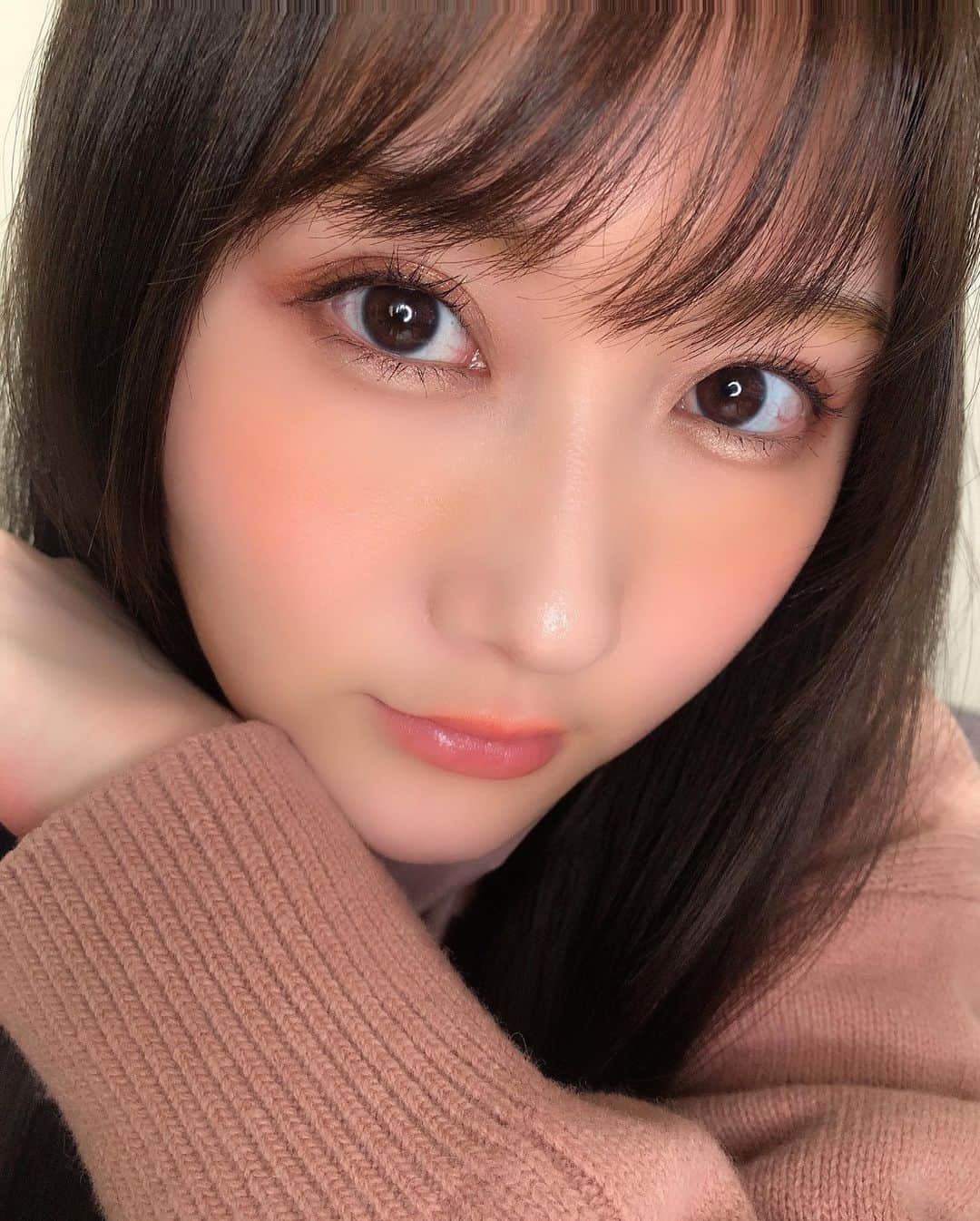 矢倉楓子さんのインスタグラム写真 - (矢倉楓子Instagram)「最近のお気に入り💄  グロスなのに色がしっかりつくし 唇荒れないから最高っ！3色買いました🥳  写真は06使ってます ꪔ̤̮  #お気に入りコスメ #リップ #ナチュラルメイク #オーガニックコスメ #コスメキッチン #toone #ペタルエッセンスカラーバター」2月7日 0時05分 - fufu_ice