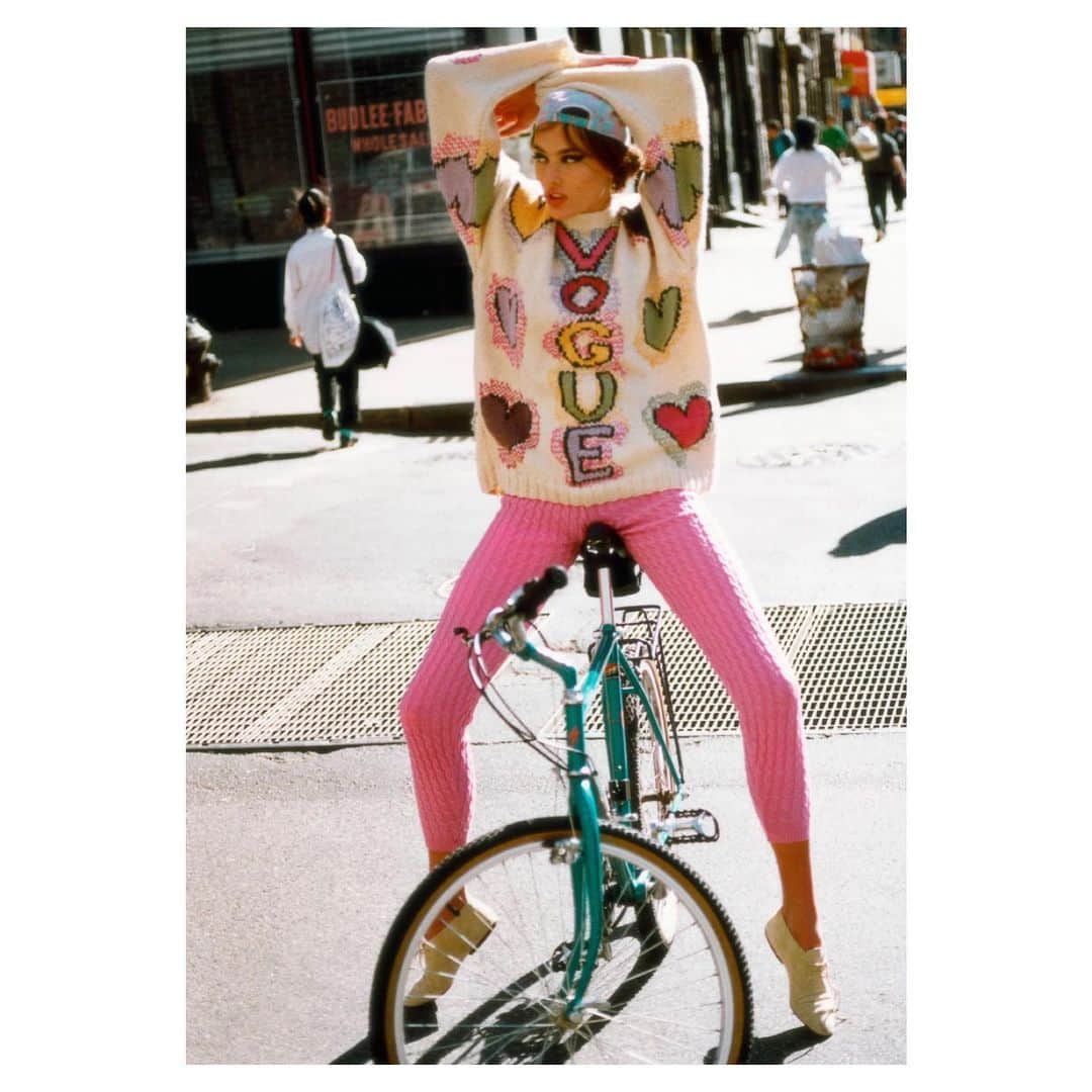 ローラ・ベイリーさんのインスタグラム写真 - (ローラ・ベイリーInstagram)「Mood ♡  London by bicycle.  @arthurelgort」2月7日 0時16分 - laurabaileylondon