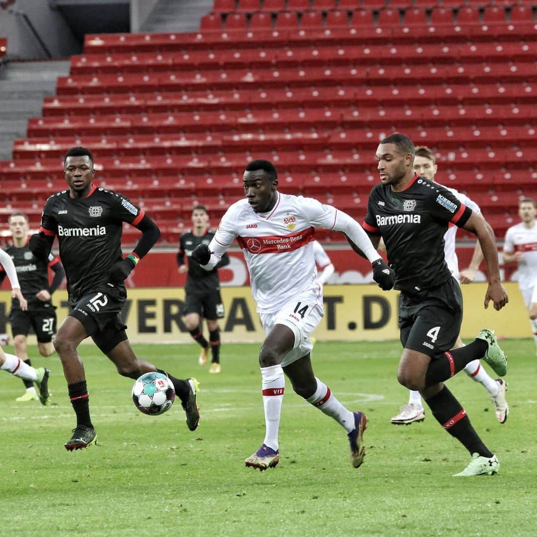 VfBシュトゥットガルトのインスタグラム：「Halbzeit in Leverkusen.  --- #B04VfB 2:0 #auswärtsspiel #vfbstuttgart1893 #vfbstuttgart #auscannstatt #furchtlosundtreu #VfB #VfBInsta」
