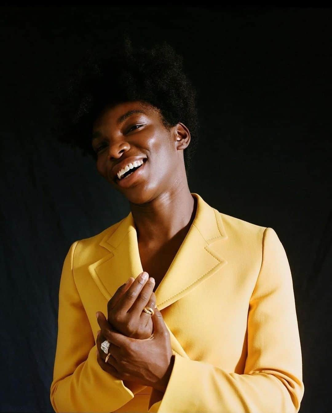 ルピタ・ニョンゴさんのインスタグラム写真 - (ルピタ・ニョンゴInstagram)「Repost from @okayafrica:   “this is a Michaela Coel appreciation post. 🤎  ‘I May Destroy You’ may not have been acknowledged with a Golden Globe nomination yesterday but that doesn’t take away from the show’s impact one bit.   Michaela Coel knows how to tell her story her way. ‘I May Destroy You’ doubles down on that creative impulse, validating not only her story, but those of others to come. And she has been widely recognized and celebrated for it on both sides of the pond. 👏🏿” - Via @okayafrica   📸: @christinaebenezer_, @ekuaking, @tomcraig, @lauramccluskey   #michaelacoel #imaydestroyyou」2月7日 0時23分 - lupitanyongo