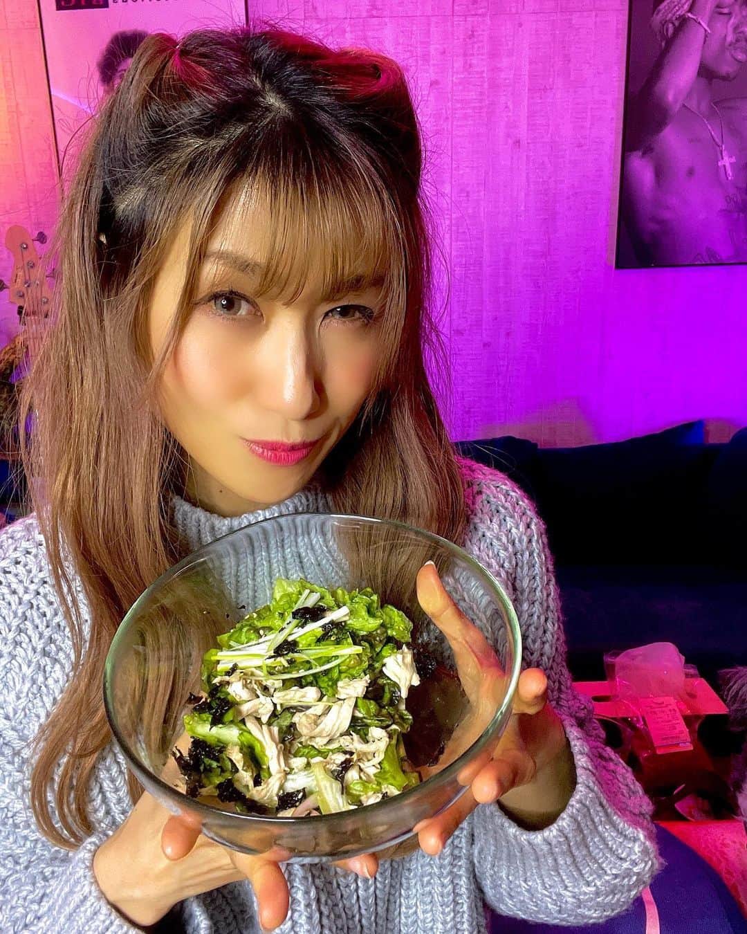 片桐舞子のインスタグラム：「#ラブスマTV 初回放送ありがとうございました❤️😋📺  笑いすぎてお腹痛い🤣  次回生放送は3/6(土)です🙌 今日のもアーカイブ期間2週間たっぷり見れるので、私のダイエット飯も動画見ながら作ってみてね🥗  #mays#ふぁらお」