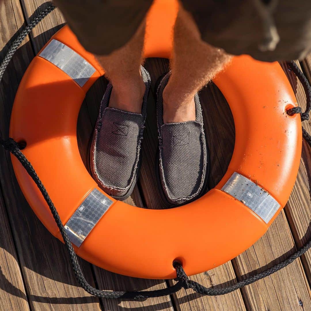 サヌークのインスタグラム：「This OG sidewalk surfer is here to save your soles. So comfy you gotta slip it on to Chiba-lieve it.」