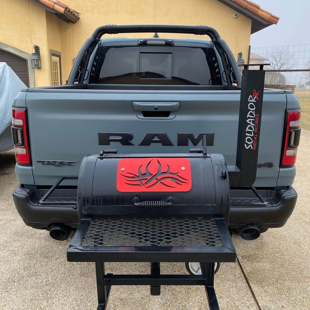 ビル・ゴールドバーグのインスタグラム：「Big 🙏 to #chefmark from @compadres_2020 for hooking a fellow foody up with my own custom “hitch” grill from @soldadormetalworks 👊👏 Let the games begin!!!! #superbowlweekend #superbowl #spear #jackhammer #whosnext @wwe @dodgeofficial @ramtrucks #RAMTRX #offroad #bbq #steak #grilling」