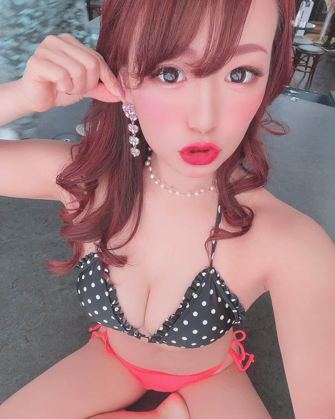 キティのインスタグラム：「＊ . . キティちゃんフォロワー3万人 おめでとうーーー♥️♥️♥️笑 . . 明日は⚠️20時から⚠️ オンライン配信です！！ . その後Bの衣装着て 3万人達成誓約配信します🐥💗笑 . . ＊  #1mmでもいいなと思ったらいいね  #バーレスク大阪 #バーレスク東京  #burlesque #超楽しいの向こう側  #北新地 #バーレスク劇場  #ショーガール #わがままボディ #八重歯女子 #instagood #相互フォロー #ばれすく #童顔女子 #チラ見せ #チラリズム #インスタ映え #ナチュラルメイク #followme #showgirl #like4like #burlesqueosaka  #burlesquetokyo  #家にいよう #コロナに負けるな #おうち時間 #TikTok #stayhome」