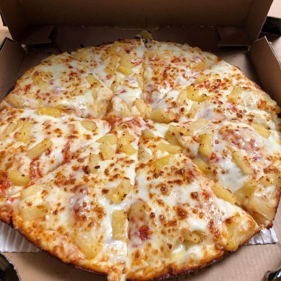 Domino's Pizzaさんのインスタグラム写真 - (Domino's PizzaInstagram)「Your most recent face emoji is your reaction to this pizza ⬇️」2月7日 1時00分 - dominos