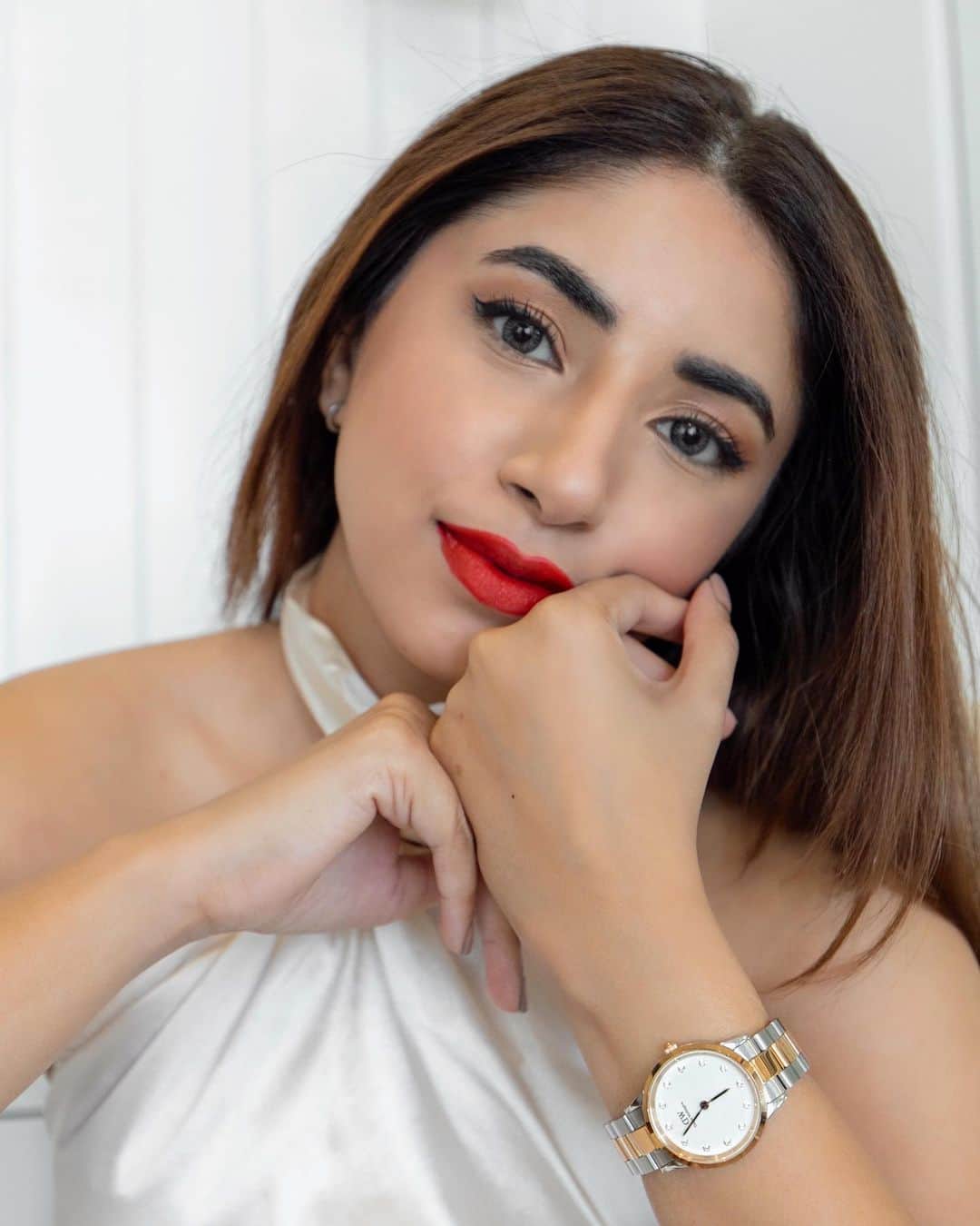 Aashna Shroffのインスタグラム：「Those of you that couldn’t join @caughtinacuff and me live with @danielwellington for first ever live shopping session, here’s something special for you!✨✨  This Valentine’s, gift your loved ones TIME from #DanielWellington! With the new offer, you can buy 2 or more products and save 10%. Combine this with my code AASHNAXDW and get an additional 15% off! Make this Valentine’s a special one!❤️  #DWGiftsOfLove」