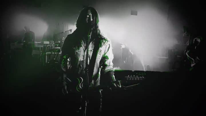 フー・ファイターズのインスタグラム：「'No Son Of Mine' Official Video Out Now!!! 🎲🥃 >> Featuring new live audio recorded at Studio 606. << Link in bio.   #MedicineAtMidnight」