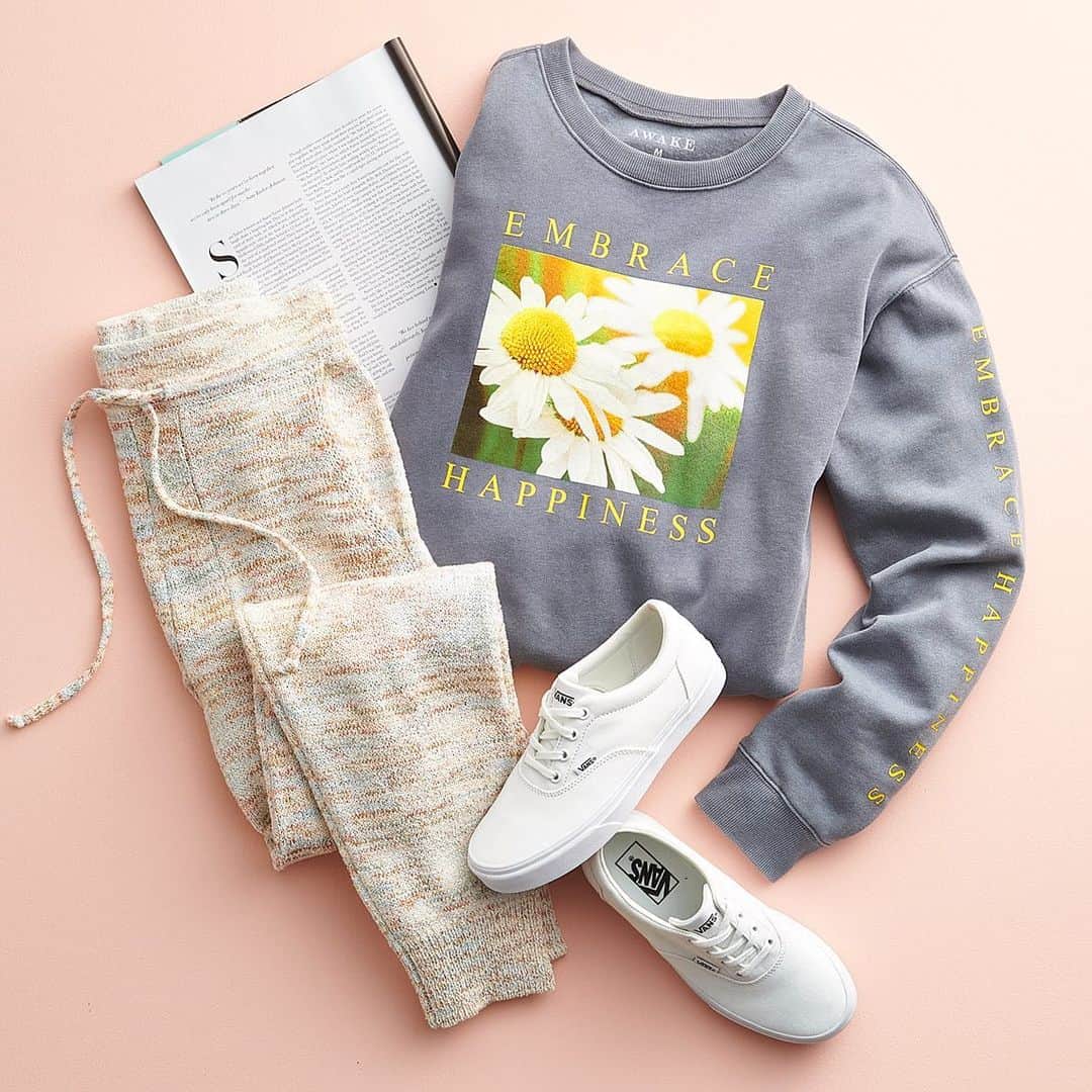 ロック&リパブリックのインスタグラム：「Cozy Saturday mode: activated. Tap to shop. #Kohls」