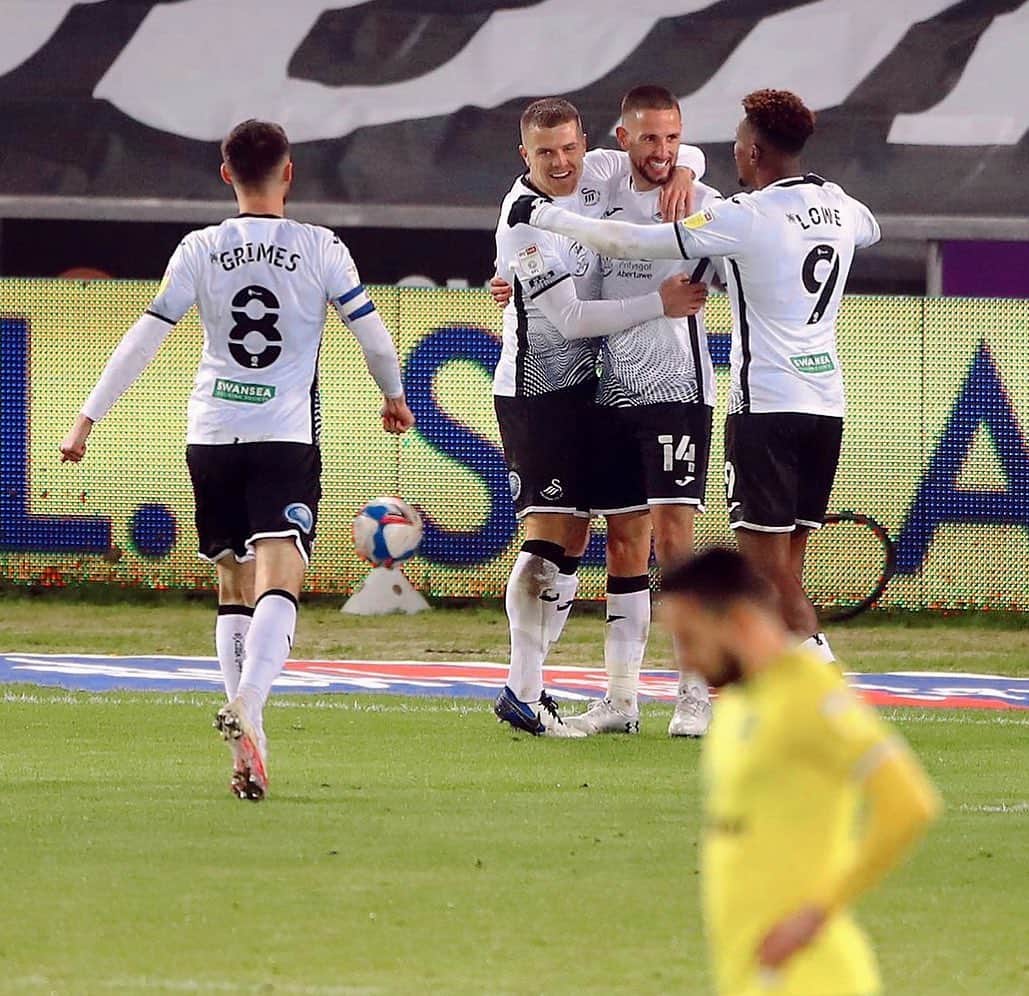 のインスタグラム：「Liberty under the lights, 3 points and a clean sheet 🙌🏼🙌🏼 @swansofficial」