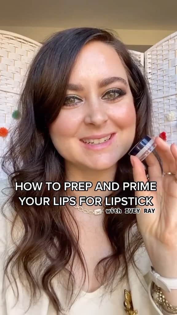 Motives Cosmeticsのインスタグラム：「Prepping and priming your lips makes the world of difference. 🖤 Motives Beauty Advisor, @iveyrayallday, shows us how she preps her lips using @lumieredevie and #Motives for a smooth lipstick application.💋 Get kissably smooth lips with these products available at motivescosmetics.com」