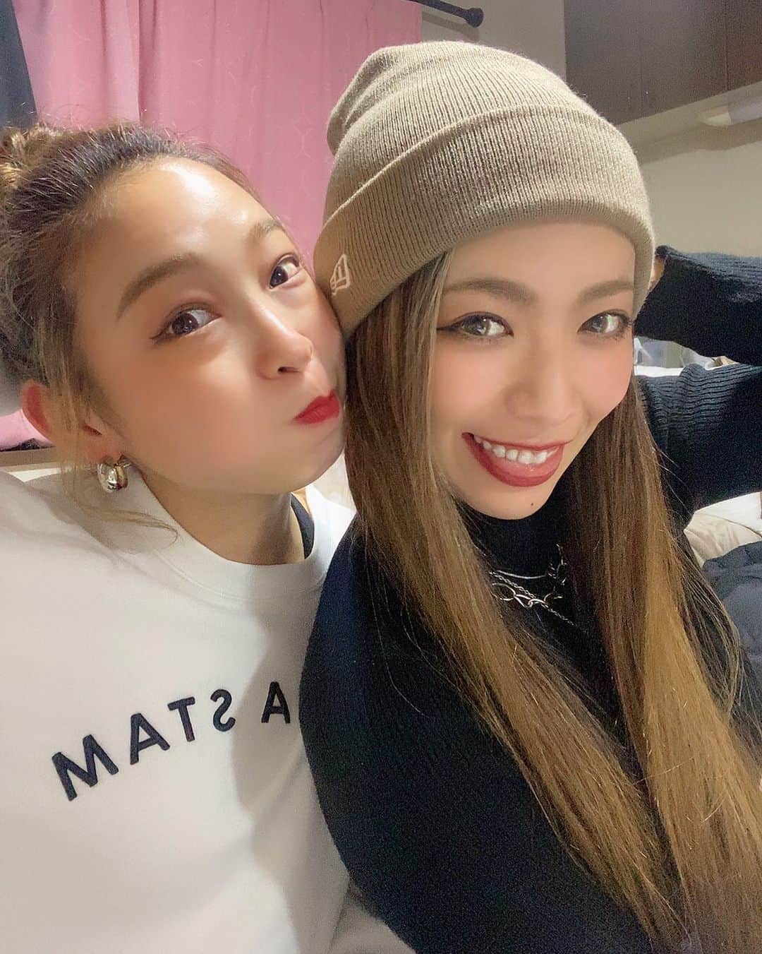 YOGOARISAのインスタグラム：「幸せ‼︎好き‼︎♥️ ・ ・ ・ 食欲ないって言ったら昼間から鍋用意して待っててくれるしうちの大好きなネギトロ丼作ってくれるし🥺 久しぶりに人の優しさに触れた気がする😢♥️ こんなにも自分の事考えてくれて思ってくれる人がいるって幸せ😌 #love #friends」