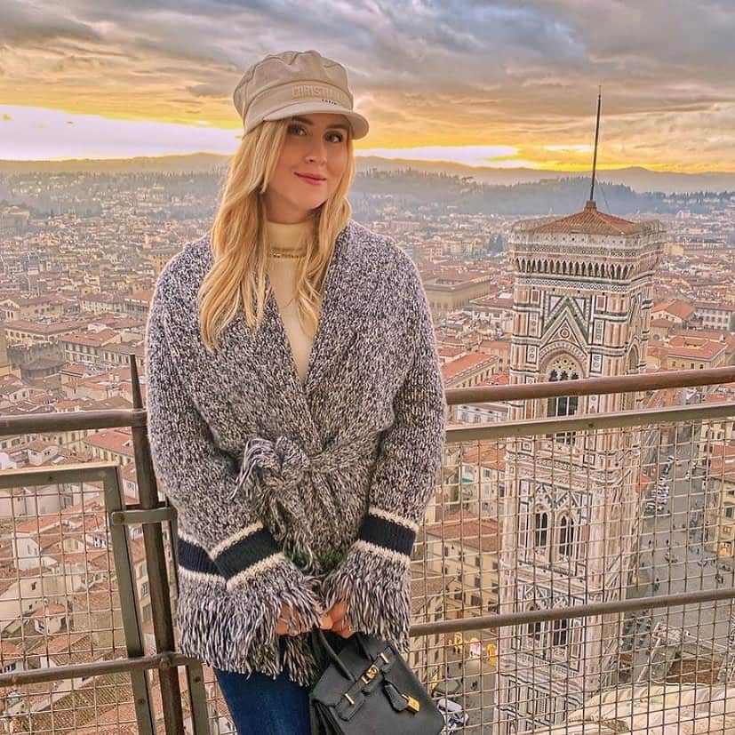 Blonde Saladさんのインスタグラム写真 - (Blonde SaladInstagram)「Sunsets in Florence are pure magic 🌇 #theblondesalad #valentinaferragni #florence #italy @valentinaferragni」2月7日 1時42分 - theblondesalad