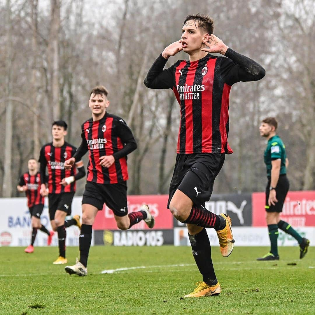 ACミランさんのインスタグラム写真 - (ACミランInstagram)「#MilanSassuolo: 2⃣-1⃣ Tonin-Olzer ✌️⚽ Starting the weekend well 👍 #MilanPrimavera #SempreMilan」2月7日 1時44分 - acmilan