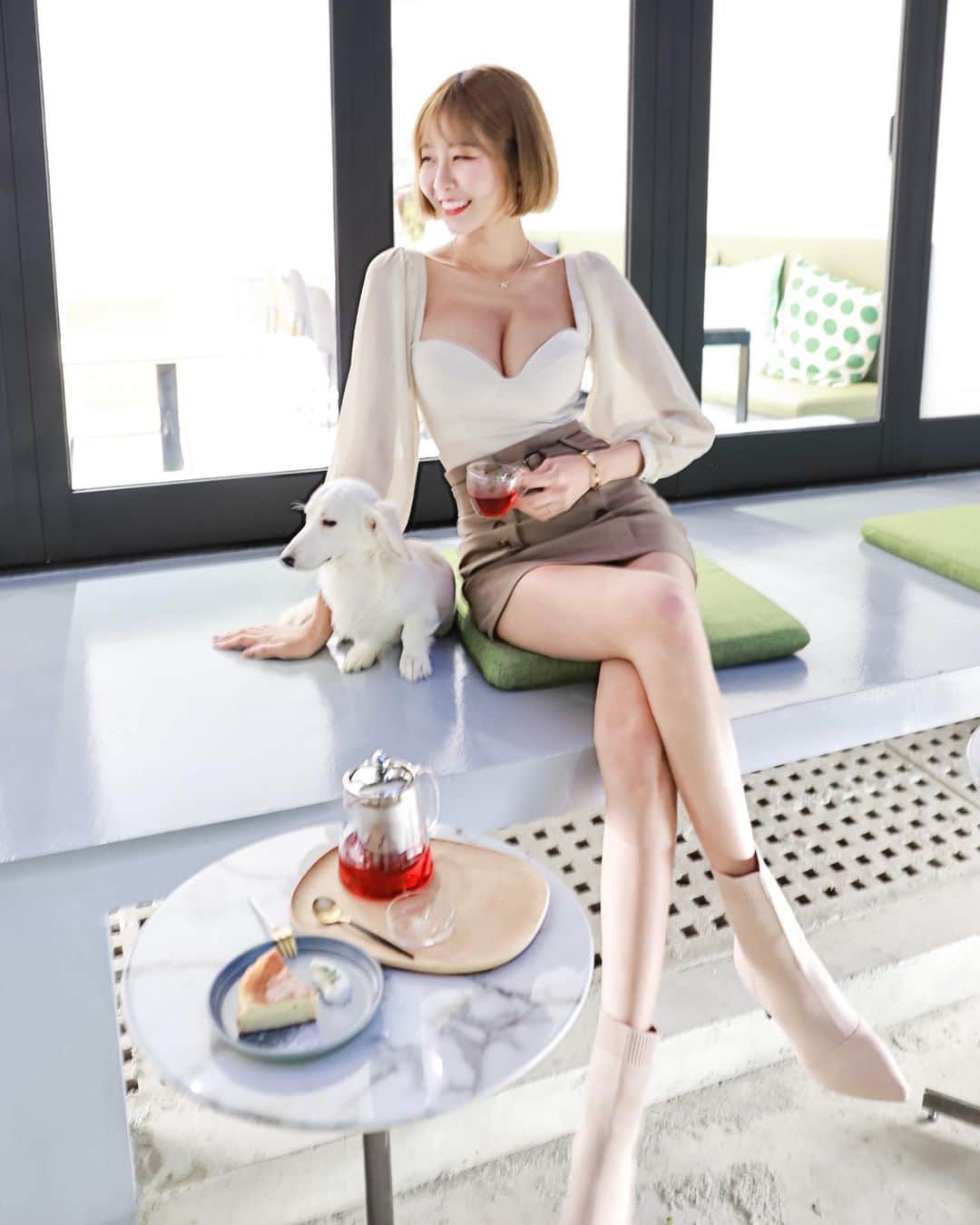 小雪（Winnie）のインスタグラム：「晚安🌙Baby goodnight #doubletap #share 要是你不怕麻煩的話 ⋯ 就和我在一起吧☺️ . 今天妹妹婚禮真的好累 睡了醒，醒了睡」