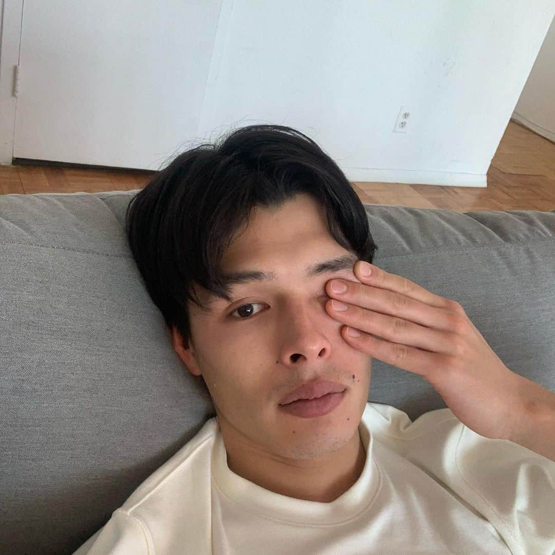 タロウ・ピーダーソンのインスタグラム：「Day 3 back in New York Still Jet-lagged 🥱」