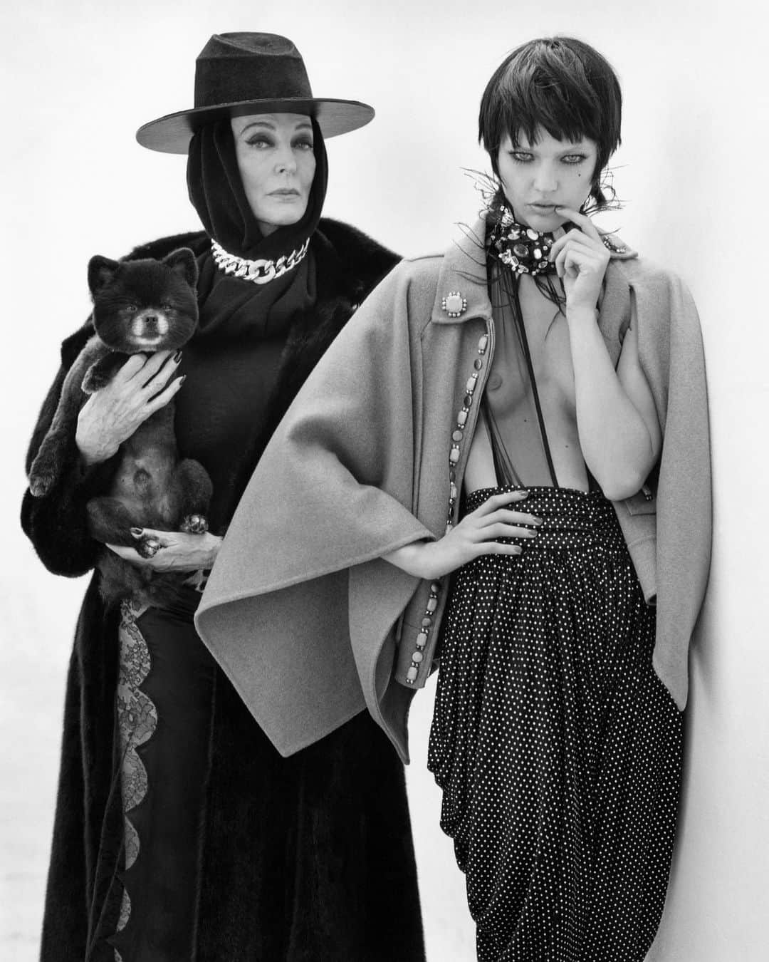 ブルース・ウェーバーのインスタグラム：「#CarmenDellOrefice and @Sasha_Pivovarova, Golden Beach, FL 2009 for @vogueparis. ——— styled by @carineroitfeld • hair by @paulhanlonhair • makeup by @aarondemey1.」