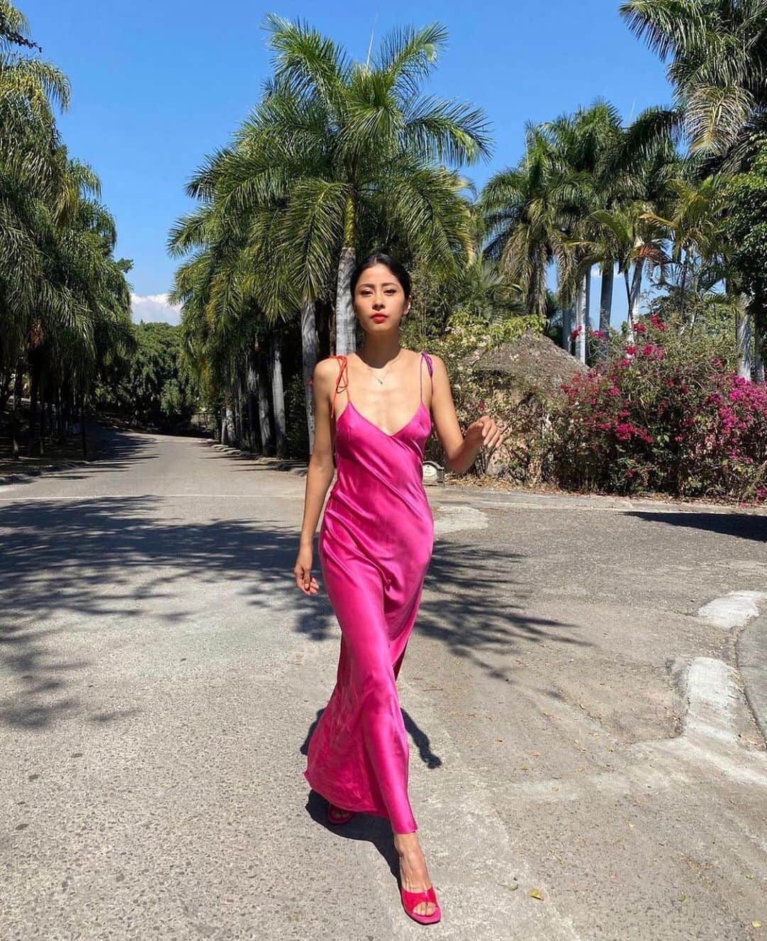 ダニジョーのインスタグラム：「Stepping into Saturday like @dennielias 💕 #dannijogirls」