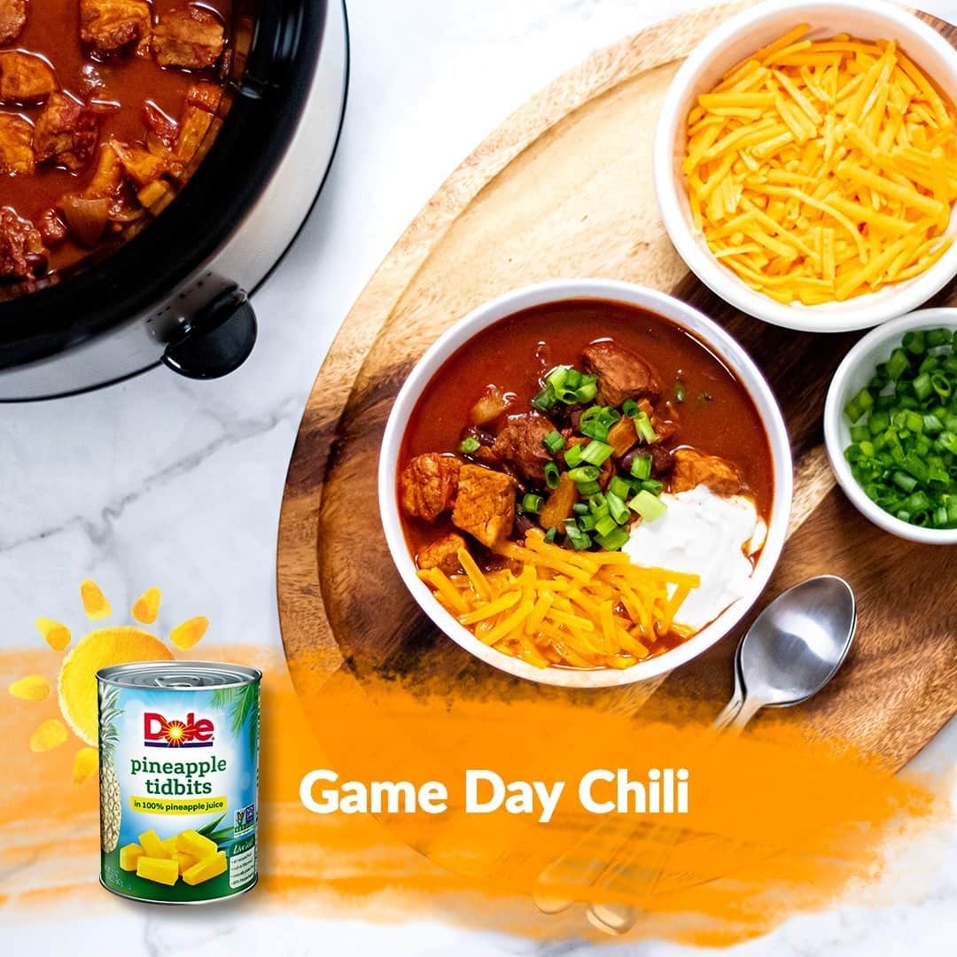 Dole Packaged Foods（ドール）のインスタグラム：「Take the stress out of game day by making this easy chili with a twist in the slow cooker!   INGREDIENTS 1 tablespoon ground cumin 1 tablespoon chili powder 1-1/2 teaspoons salt 3 lbs. boneless, skinless lean pork shoulder, cut into 1-inch pieces 1 tablespoon vegetable oil 1 can (20 oz.) DOLE® Pineapple Tidbits in 100% Pineapple Juice, drained, juice reserved 2 to 3 tablespoons hot sauce 3 tablespoons cocoa powder 1 tablespoon packed brown sugar 1 can (28 oz.) crushed tomatoes, undrained 1 can (15 oz.) kidney beans, drained 2 garlic cloves, finely chopped 1-1/2 cups onion, diced  DIRECTIONS 1) Stir together cumin, chili powder and salt in a large bowl. Add pork to spices and toss to coat. 2) Heat oil in large skillet. Add pork in batches and brown meat on all sides; set aside. 3) Stir together reserved pineapple juice, hot sauce, cocoa powder, sugar, tomatoes, beans, garlic and onion in slow cooker. Stir in browned pork; cover. 4) Cook on LOW 6 to 8 hours or HIGH 3 to 4 hours or until pork is tender. Add pineapple chunks during last 30 minutes of cooking. 5) Serve chili with green onions, sour cream and shredded cheese, if desired.」