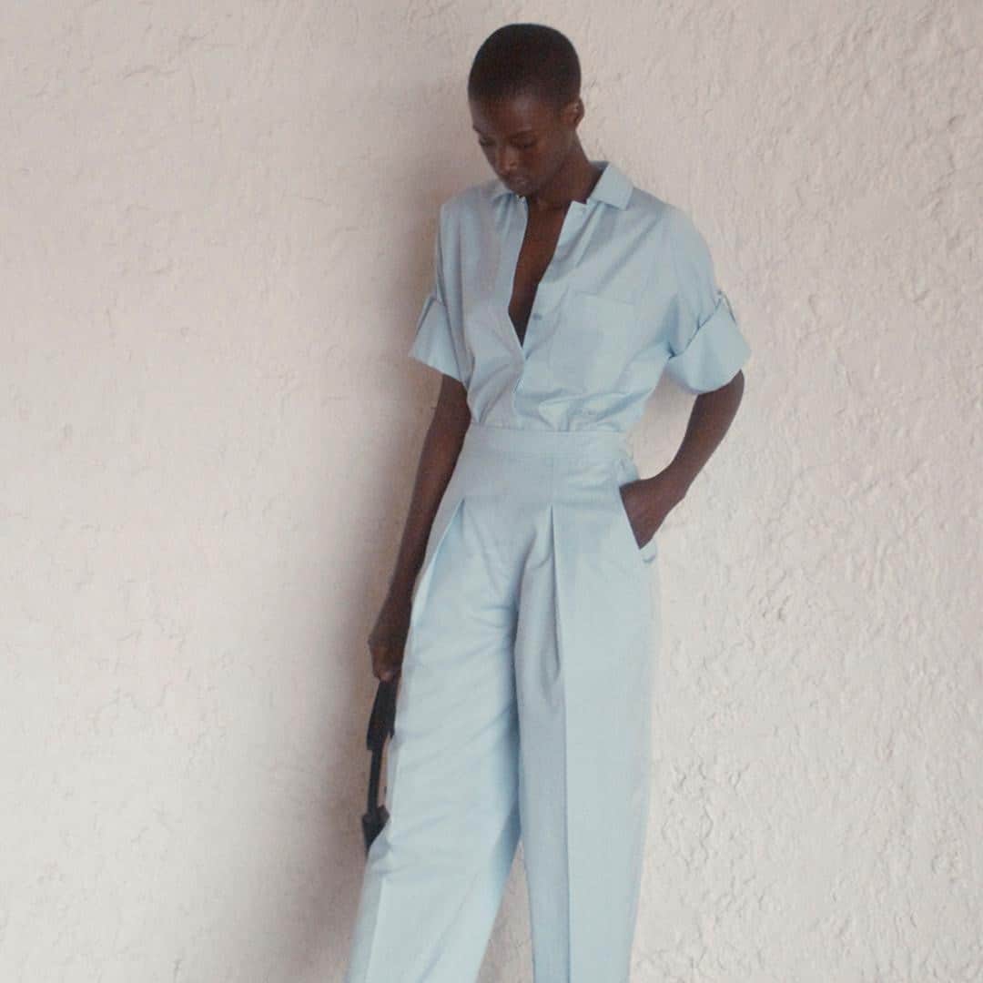 のインスタグラム：「Sky palette.  #ElegantAir #ClouDeSelleButtons #SpringSummer2021  #Hermes #HermesFemme」