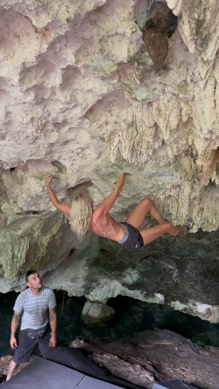 シエラ・ブレア・コイルのインスタグラム：「Missing these warm weather vibes and wild top outs 🇲🇽」