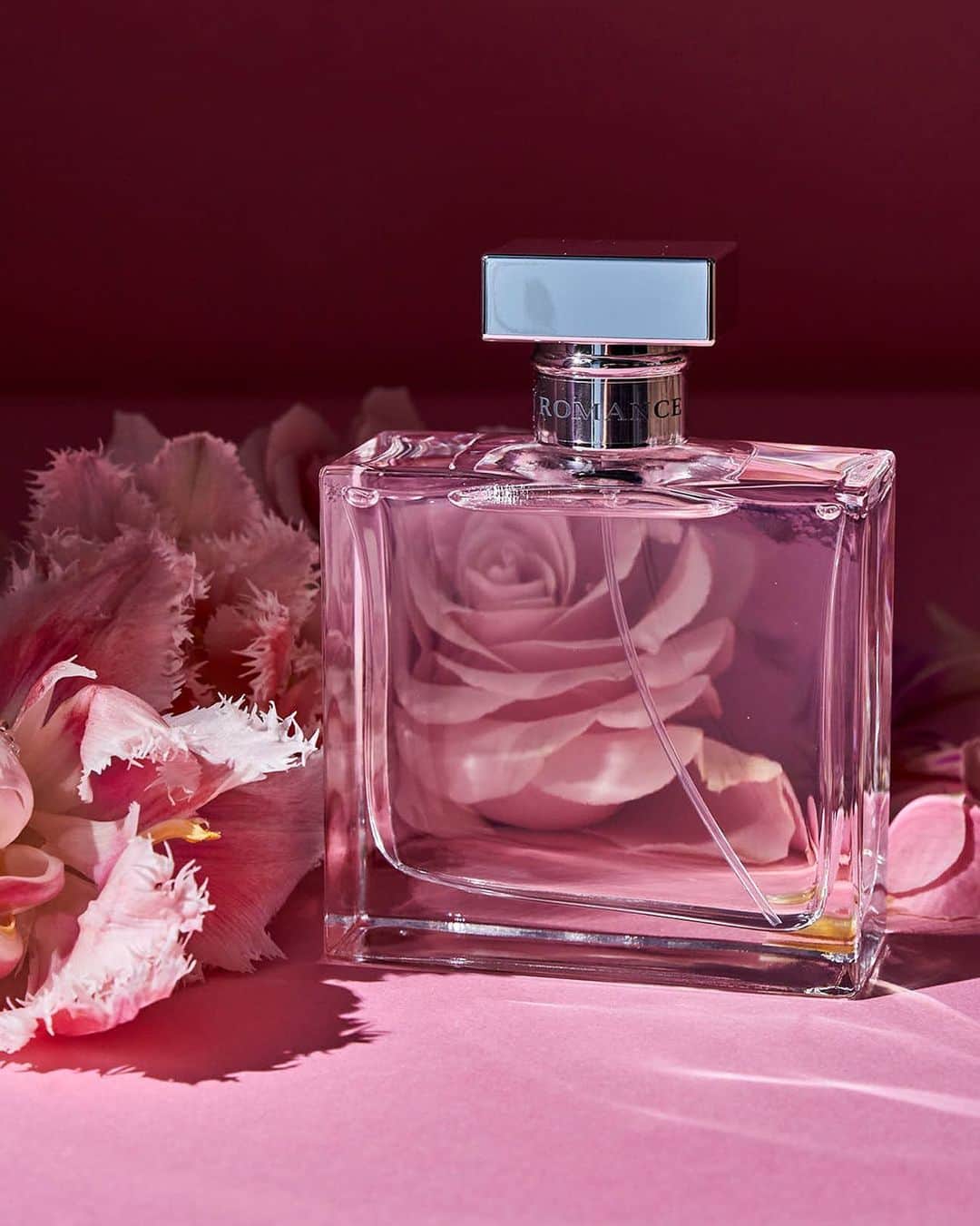 Polo Ralph Laurenさんのインスタグラム写真 - (Polo Ralph LaurenInstagram)「With fresh florals at the heart of the fragrance, share the love this #ValentinesDay with Romance Eau de Parfum.  Discover more #RLGifts via the link in bio.  #PoloRalphLauren」2月7日 2時02分 - poloralphlauren
