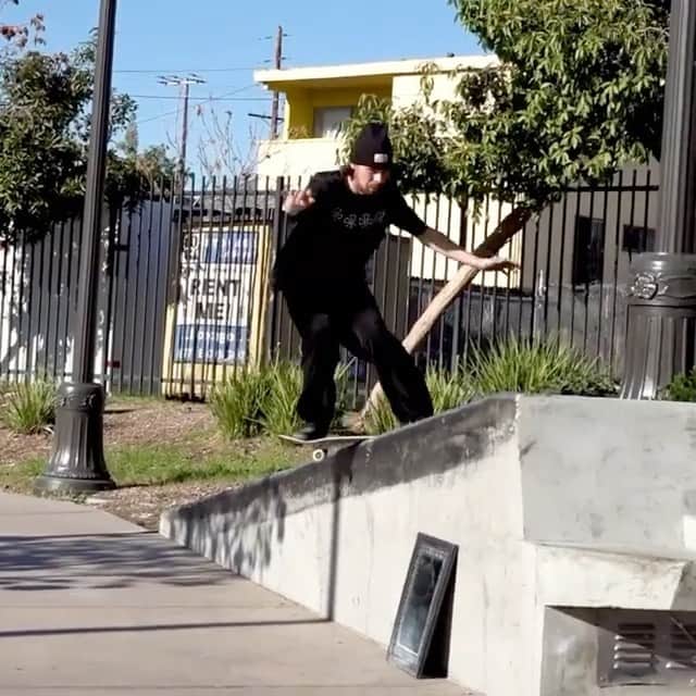 のインスタグラム：「@coldchapman 💥 @uma_landsleds  #Lakai #TheShoesWeSkate」