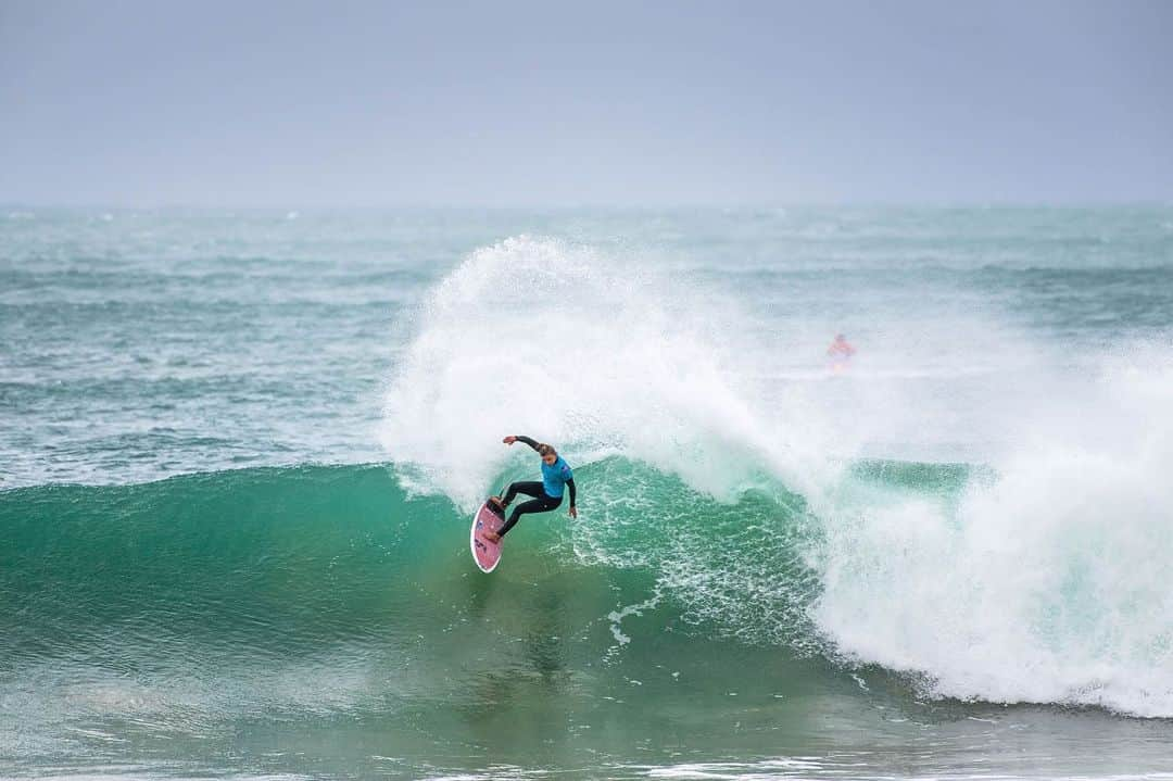 レイキー・ピーターソンさんのインスタグラム写真 - (レイキー・ピーターソンInstagram)「Gosh I miss this feeling!! VERY excited that the @wsl has just announced bringing us back to Australia next month! Kicking it off with a QS throwback at Newcastle! @philippa.anderson I’m gonna need down local knowledge 😉 thanks to everyone who has worked so hard to get the tour back up and running, It hasn’t been easy. Im more than ready to compete and get this year back underway! Photos from J-bay 2019 by @tallteef」2月7日 2時16分 - lakeypeterson