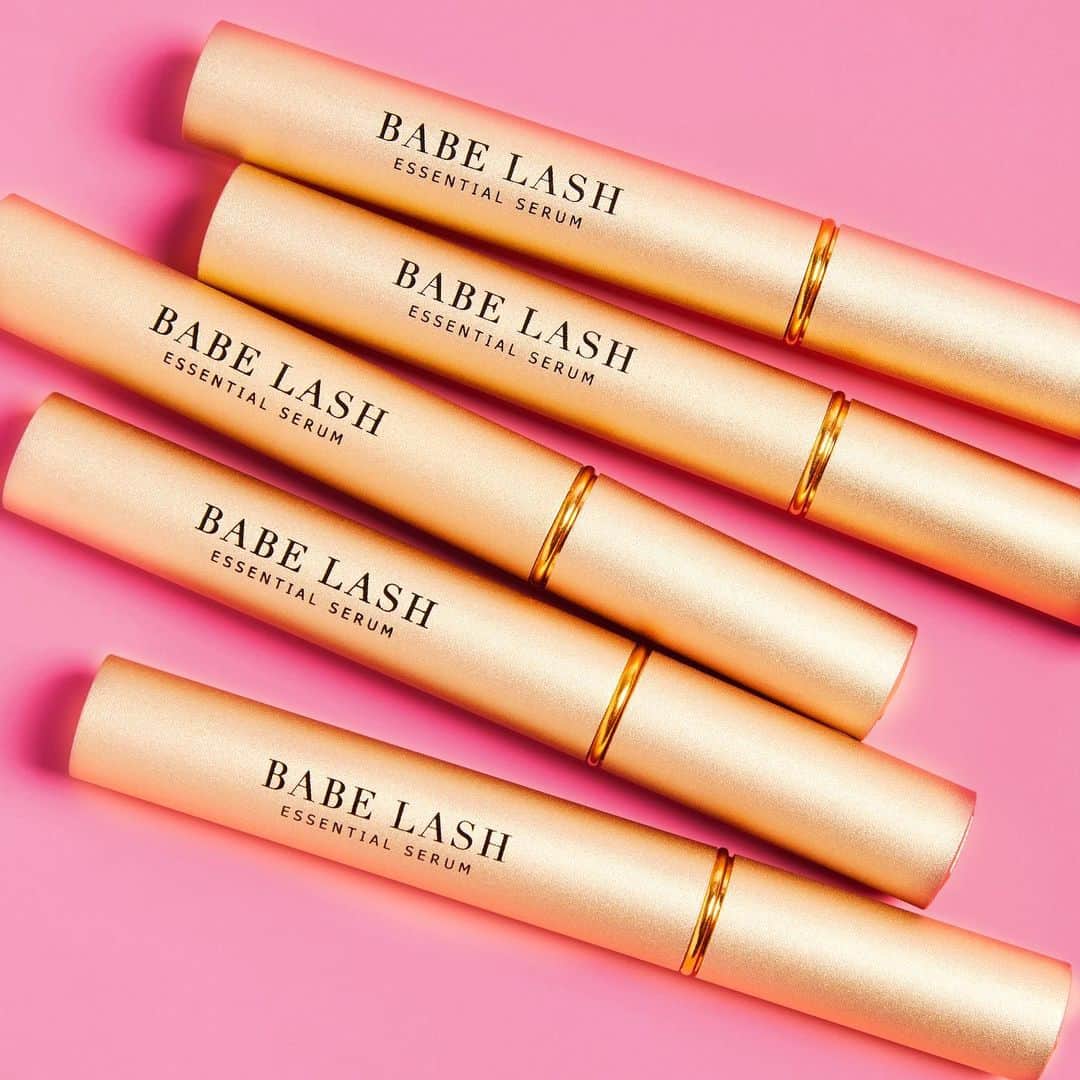 ipsyさんのインスタグラム写真 - (ipsyInstagram)「Your mascara is about to have more real estate. Have you tried a lash-enhancing serum? #IPSYSendLove  Products Here: @babe_lash Essential Serum  #cosmetics #beauty #makeup #makeupsubscription #makeupaddict #ipsymakeup #beautyobsessed #beautybox #subscriptionbox #makeuplooks #ipsymakeup #beautyproducts #flatlay #flatlaystyle #flatlayoftheday」2月7日 2時20分 - ipsy