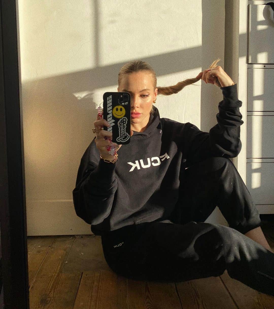 フレンチコネクションのインスタグラム：「No sad sweats here. The new FCUK over-sized hoodie & dropped crotch joggers, as seen on @faewilliams.   @fcuk #fcuk」
