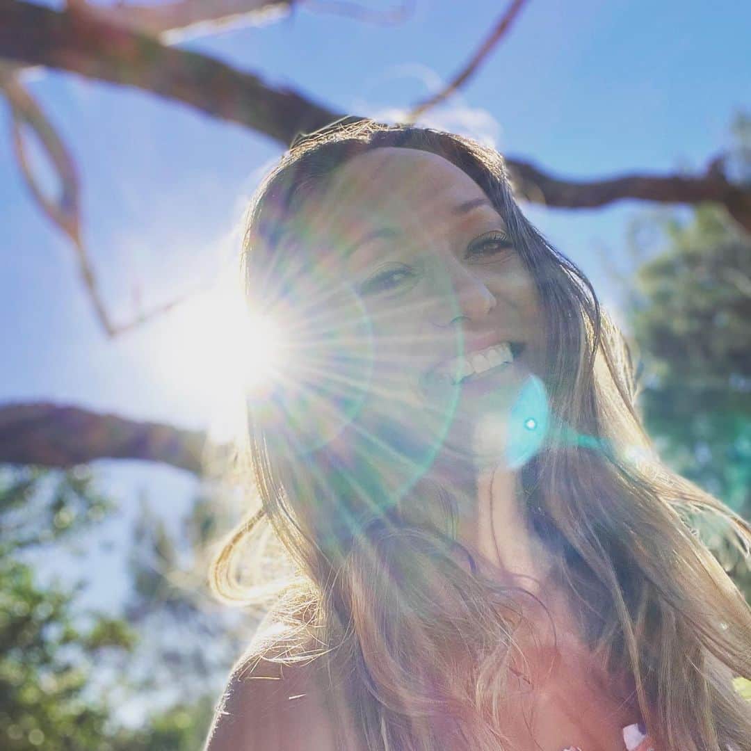 キノ・マクレガ―のインスタグラム：「Emotions are contagious. Energy is magnetic. What magic will you create today? _ I am responsible for my actions and reactions. Only I have the power to change them. As long as I direct my attention to what is wrong outside of myself, I will be caught in an endless game of blame, a loop of helplessness.  _ Each being is responsible for themselves.  _ And yet, we are also responsible for how we treat each other. I am responsible for the impact that I have on you. You are responsible for the impact you have on me. We are in this together. _  Practice with me online @omstarsofficial  Sunday 1 pm Meditation  Wednesday 1 pm Yoga Drills  _ Ashtanga Beginners Series  One more Sunday’s 10 am @triyogauk  You can still join. This week the focus is on the Marichasana poses🔥 _ Small in-person Mysore classes with me @miamilifecenter in March. First week sold out. Second week just added, March 22-26. Registration is open. Sign up soon. Just a few spots left. _ #yoga #selfie #yogi #miamiyoga #kinoyoga #omstars #spiritual #happy #energy  #magic #ashtanga #miami  🙏💕」
