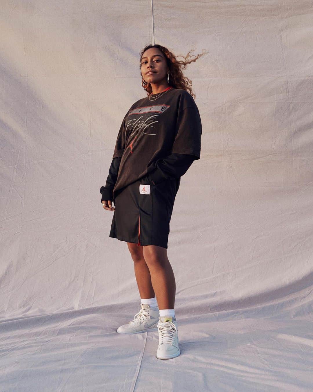 Jordanのインスタグラム：「Founder of Hike Clerb, activist and creative, @evemeetswest runs a non-profit women’s hiking group to share her love of the outdoors with her community.   Click the link in our bio to read more about Evelynn’s love for nature and how she blends it with her passion for streetwear.」