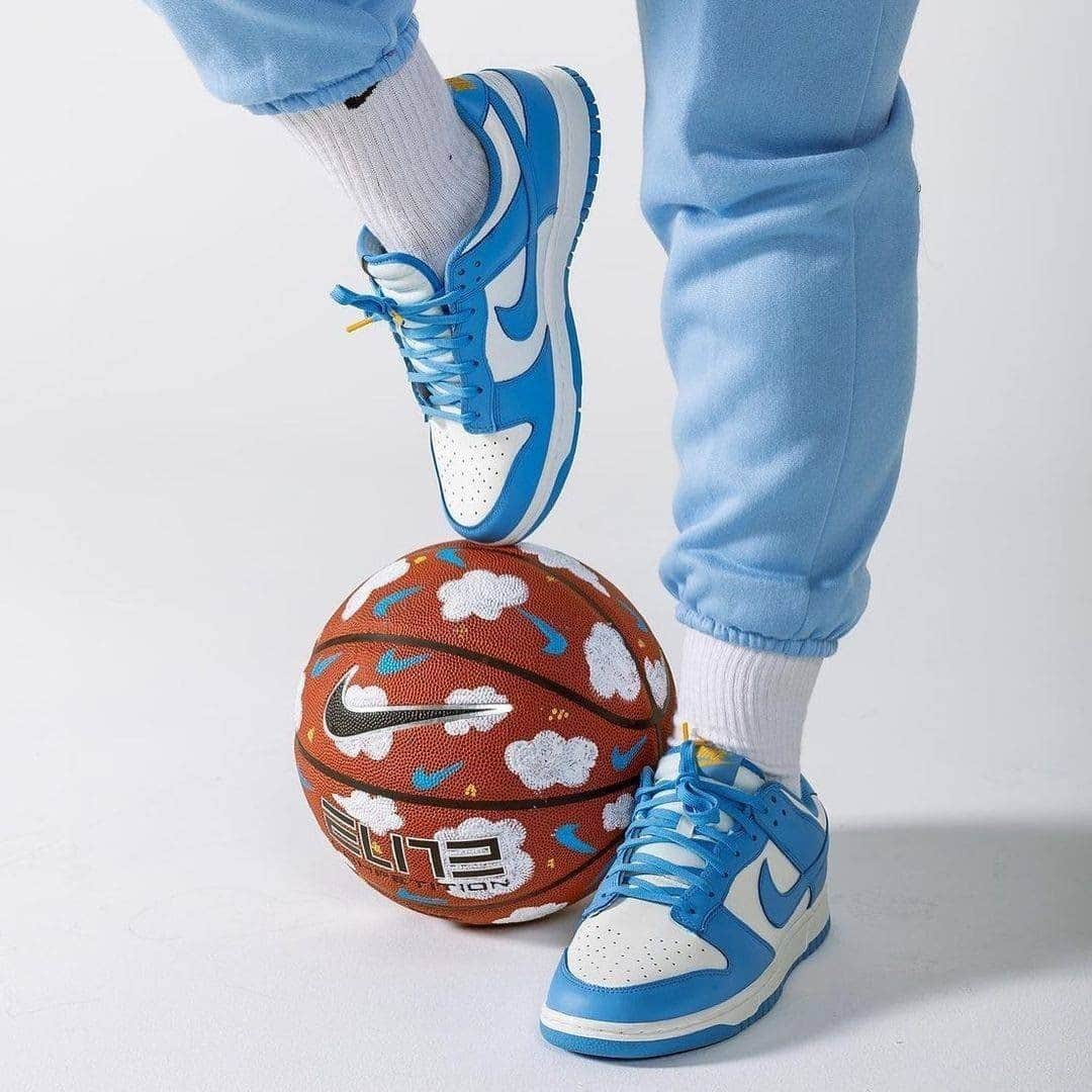 Foot Lockerのインスタグラム：「Nike Dunks coming 2/18 👀 @miss_bovero #RECROOMCREW」